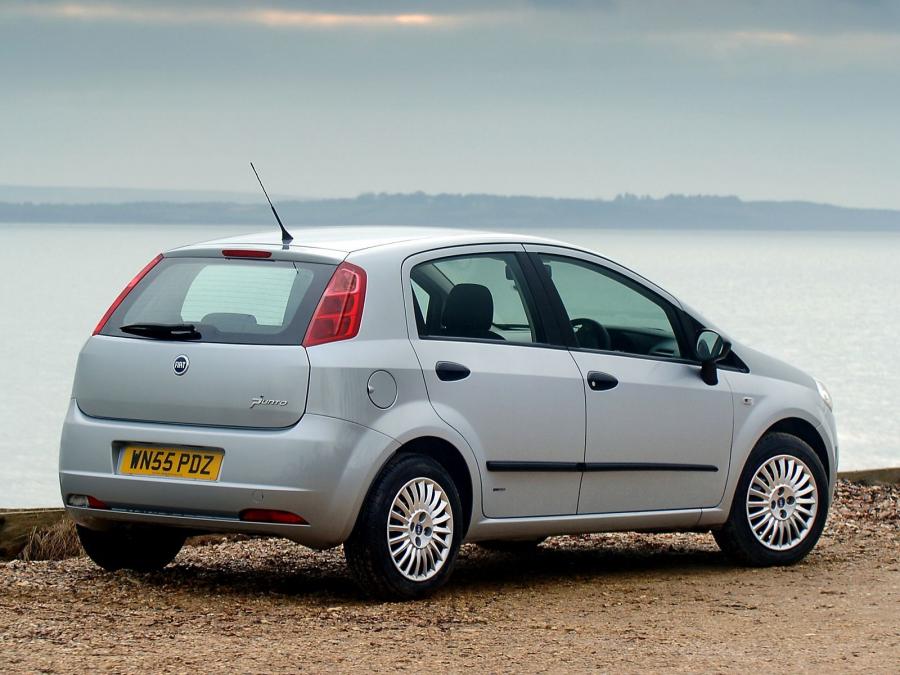  Fiat Grande Punto 5-Door 2006 года  (UK) (фото 9 из 9)